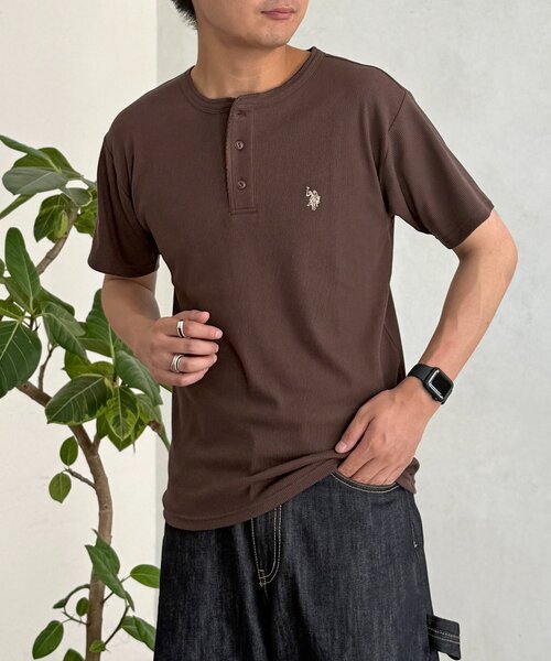 U.S. POLO ASSN.(ユーエスポロアッスン)の「コンパクトリブヘンリーT(Tシャツ/カットソー・メンズ・グレー/ブラック/ブラウン/ホワイト・LARGE/MEDIUM)」の4枚目の写真