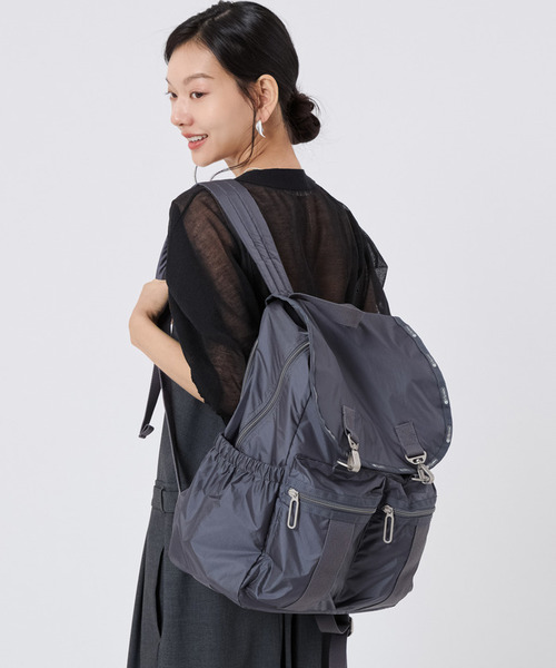 LeSportsac(レスポートサック)の「【Essential Collection×Naoko Okusa】MODERN FLAP BACKPACK3 シャドウグレーC(バックパック/リュック・レディース・グレー・FREE)」の1枚目の写真