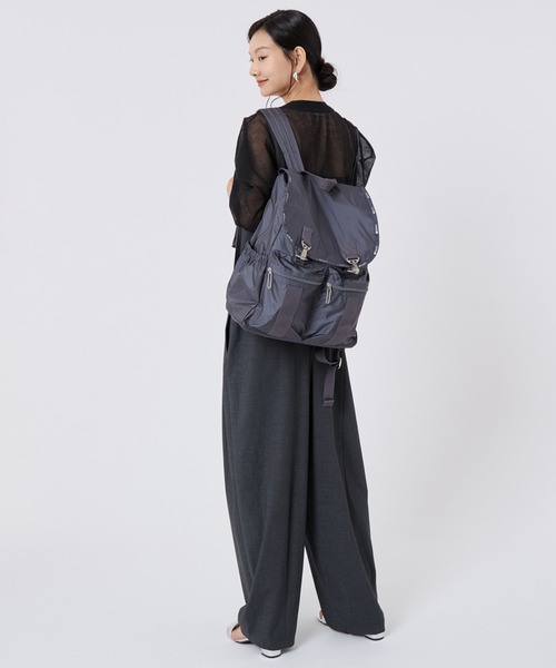LeSportsac(レスポートサック)の「【Essential Collection×Naoko Okusa】MODERN FLAP BACKPACK3 シャドウグレーC(バックパック/リュック・レディース・グレー・FREE)」の3枚目の写真