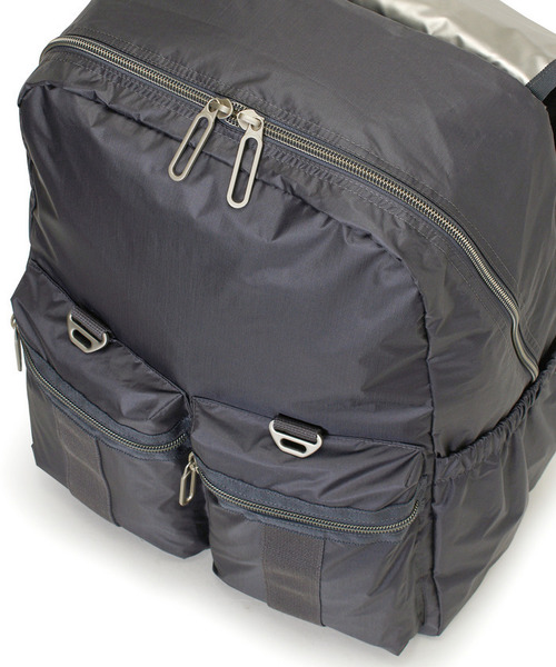 LeSportsac(レスポートサック)の「【Essential Collection×Naoko Okusa】MODERN FLAP BACKPACK3 シャドウグレーC(バックパック/リュック・レディース・グレー・FREE)」の7枚目の写真