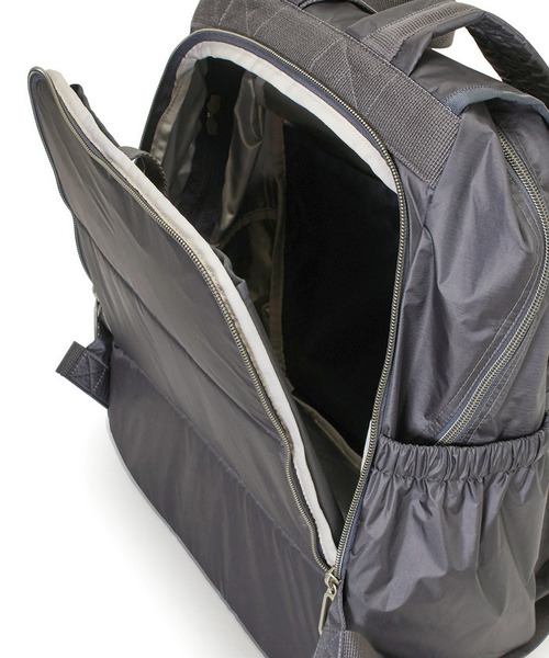 LeSportsac(レスポートサック)の「【Essential Collection×Naoko Okusa】MODERN FLAP BACKPACK3 シャドウグレーC(バックパック/リュック・レディース・グレー・FREE)」の8枚目の写真