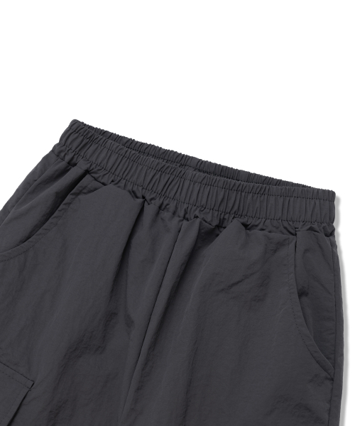PIANER KIDS(ピアネールキッズ)の「ナイロンカーゴパラシュートパンツ(チャコール)(スウェットパンツ・レディース・チャコール・S(120-130cm)/M(130-140cm)/L(140-150cm)/XL(150-160㎝))」の8枚目の写真