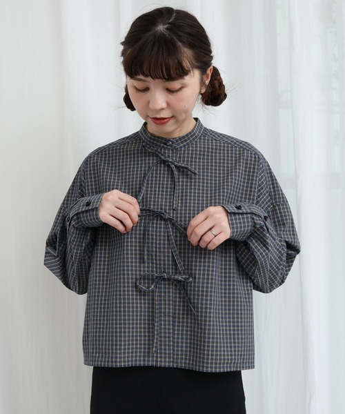 fig London(フィグロンドン)の「ribbon shirt(シャツ/ブラウス・レディース・ネイビー/ベージュ/ホワイト・FREE)」の1枚目の写真