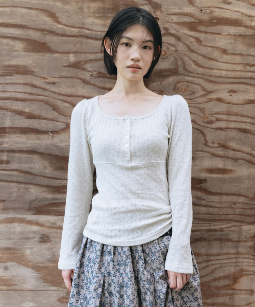 OHESHIO(オヘシオ)の「PUNCHING SQUARE BUTTON KNIT LONG SLEEVE, GRAY(Tシャツ/カットソー・レディース・その他・FREE)」の3枚目の写真