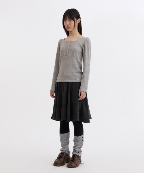 OHESHIO(オヘシオ)の「PUNCHING SQUARE BUTTON KNIT LONG SLEEVE, GRAY(Tシャツ/カットソー・レディース・その他・FREE)」の5枚目の写真