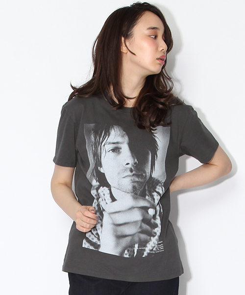 niko and...(ニコアンド)の「カート&シガープリントTシャツ【niko and ...】(Tシャツ/カットソー・レディース・チャコールグレー/ホワイト・LARGE/SMALL/MEDIUM)」の2枚目の写真