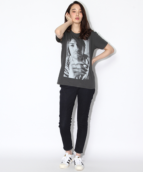 niko and...(ニコアンド)の「カート&シガープリントTシャツ【niko and ...】(Tシャツ/カットソー・レディース・チャコールグレー/ホワイト・LARGE/SMALL/MEDIUM)」の4枚目の写真