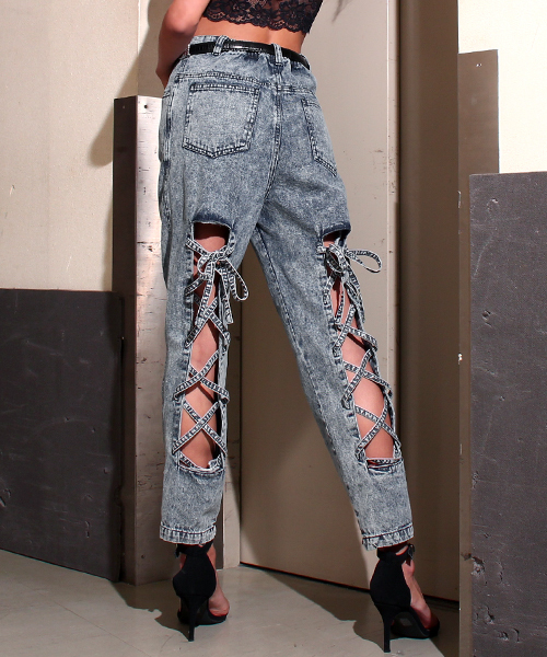 ANAP(アナップ)の「BACKレースアップケミカルデニムパンツ(その他パンツ・レディース・ブルー・FREE)」の1枚目の写真