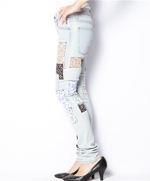 MIDWEST（ミッドウエスト）の「CHEAP MONDAY　花柄パッチユーズドブルージーンズ（デニムパンツ・メンズ・ブルー・27）」の2枚目の写真