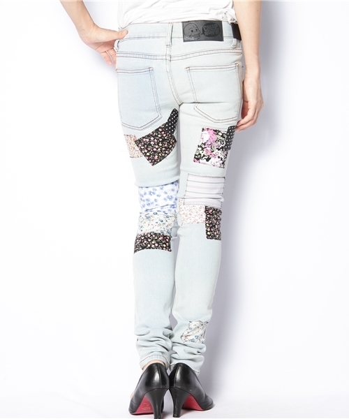 MIDWEST（ミッドウエスト）の「CHEAP MONDAY　花柄パッチユーズドブルージーンズ（デニムパンツ・メンズ・ブルー・27）」の3枚目の写真
