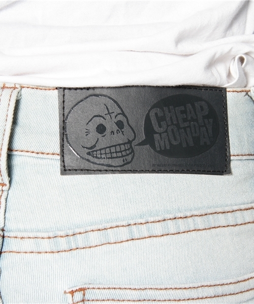 MIDWEST（ミッドウエスト）の「CHEAP MONDAY　花柄パッチユーズドブルージーンズ（デニムパンツ・メンズ・ブルー・27）」の6枚目の写真