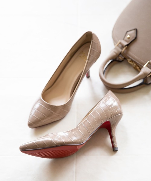 menue（メヌエ）の「美脚魅せ ポインテッドトゥ 8cmヒール パンプス（パンプス・レディース・ガンメタ/ピンク/ライトグレー/コーラルピンク/レッド/コバルトブルー/ブラック/アッシュグレー/ブラウン/ネイビー/マスタード/パイソン/グリーン/その他/ブラック系その他2/アイボリー/グレー系その他/レッド系その他/ブラック系その他3/ブラック系その他4/レオパード/ホワイト系その他3/ラメ/ゴールド/ブラック系その他5/ブラック系その他7/シルバー/ブラック系その他6/ホワイト系その他/グレイッシュベージュ/ベージュ系その他/ホワイト系その他2・24.0cm/21.0cm/25.5cm/21.5cm/26.5cm/23.5cm/24.5cm/26.0cm/22.0cm/23.0cm/25.0cm/22.5cm/27.0cm）」の17枚目の写真