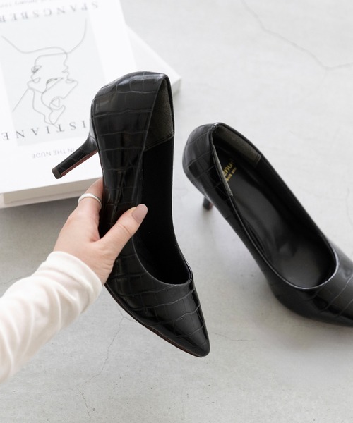 menue（メヌエ）の「美脚魅せ ポインテッドトゥ 8cmヒール パンプス（パンプス・レディース・ガンメタ/ピンク/ライトグレー/コーラルピンク/レッド/コバルトブルー/ブラック/アッシュグレー/ブラウン/ネイビー/マスタード/パイソン/グリーン/その他/ブラック系その他2/アイボリー/グレー系その他/レッド系その他/ブラック系その他3/ブラック系その他4/レオパード/ホワイト系その他3/ラメ/ゴールド/ブラック系その他5/ブラック系その他7/シルバー/ブラック系その他6/ホワイト系その他/グレイッシュベージュ/ベージュ系その他/ホワイト系その他2・24.0cm/21.0cm/25.5cm/21.5cm/26.5cm/23.5cm/24.5cm/26.0cm/22.0cm/23.0cm/25.0cm/22.5cm/27.0cm）」の10枚目の写真