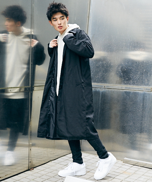 kutir（クティール）の「big soutien collar/ナイロンビッグステンカラーコート（ステンカラーコート・メンズ・ブラック/ベージュ・MEDIUM/LARGE）」の3枚目の写真