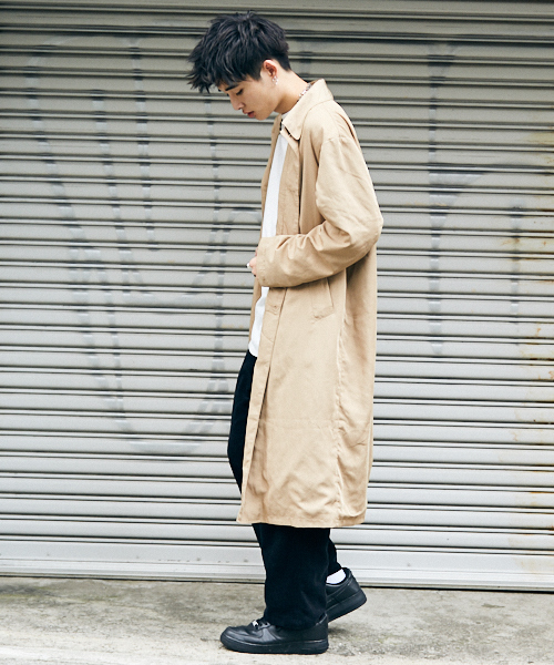 kutir（クティール）の「big soutien collar/ナイロンビッグステンカラーコート（ステンカラーコート・メンズ・ブラック/ベージュ・MEDIUM/LARGE）」の6枚目の写真