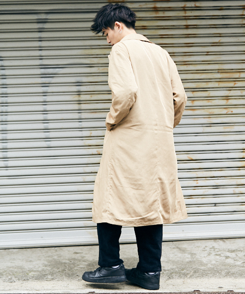 kutir（クティール）の「big soutien collar/ナイロンビッグステンカラーコート（ステンカラーコート・メンズ・ブラック/ベージュ・MEDIUM/LARGE）」の8枚目の写真