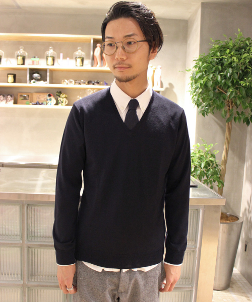 EDIFICE(エディフィス)の「◇16GG Vネックプルオーバー(ニット/セーター・メンズ・グリーン/オレンジ/ボルドー/ブルー系その他/ネイビー/チャコールグレー/ホワイト/ブラック・46/50/48/44)」の3枚目の写真