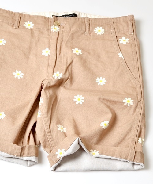 SHIPS GENERAL SUPPLY（シップスジェネラルサプライ）の「SGS: フラワープリント/バミューダショーツ■（チノパンツ・メンズ・ベージュ/ネイビー/ブルー系その他/ブラック/ブルー/ダークネイビー/オフホワイト/オリーブ/ホワイト系その他/ブルーグラス/ストーン・X-LARGE/LARGE/SMALL/MEDIUM）」の5枚目の写真