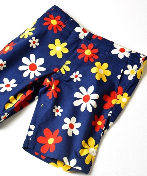 SHIPS GENERAL SUPPLY（シップスジェネラルサプライ）の「SGS: フラワープリント/バミューダショーツ■（チノパンツ・メンズ・ベージュ/ネイビー/ブルー系その他/ブラック/ブルー/ダークネイビー/オフホワイト/オリーブ/ホワイト系その他/ブルーグラス/ストーン・X-LARGE/LARGE/SMALL/MEDIUM）」の11枚目の写真