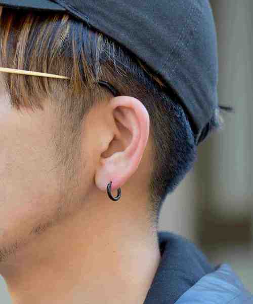 LION HEART（ライオンハート）の「【LION HEART】Monotoneプレーンフープピアス 03EA0055　メンズギフト/誕生日/クリスマス/プレゼント/ペアアクセ（ピアス（片耳用）・メンズ・ブラック/シルバー/ゴールド・M/L）」の11枚目の写真