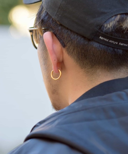 LION HEART（ライオンハート）の「【LION HEART】Monotoneプレーンフープピアス 03EA0055　メンズギフト/誕生日/クリスマス/プレゼント/ペアアクセ（ピアス（片耳用）・メンズ・ブラック/シルバー/ゴールド・M/L）」の20枚目の写真