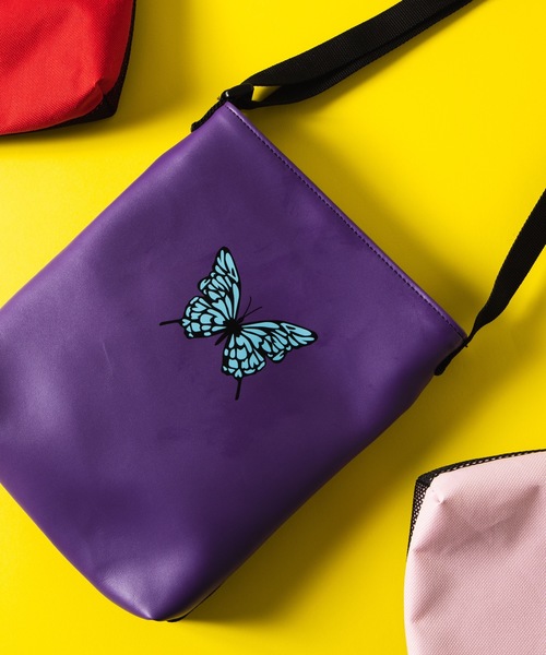 WEGO（ウィゴー）の「WEGO/ロゴプリントミニショルダーバッグ（ショルダーバッグ・レディース・ホワイト/ブラック/ベージュ/パープル/レッド/ライム/シルバー/ブラック系その他/その他1/ライトピンク・FREE）」の7枚目の写真