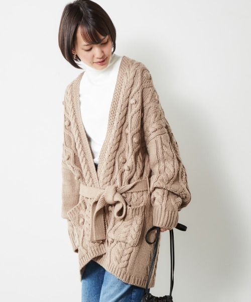 cepo（セポ）の「ポンポンケーブルラップカーデ（カーディガン/ボレロ・レディース・オフホワイト/モカ・M）」の2枚目の写真