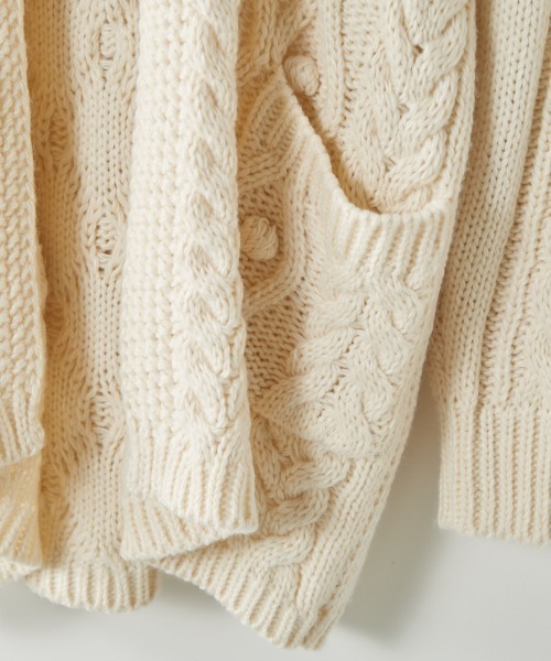cepo（セポ）の「ポンポンケーブルラップカーデ（カーディガン/ボレロ・レディース・オフホワイト/モカ・M）」の6枚目の写真