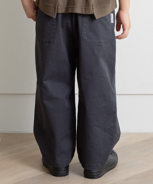 MAKE YOUR DAY（メイクユアデイ）の「ストレッチツイル裾ボタンテーパードパンツ■80～140cm（その他パンツ・キッズ・チャコールグレー/ブラウン/イエロー/ダークブルー・90/100/110/120/80/130/140）」の16枚目の写真