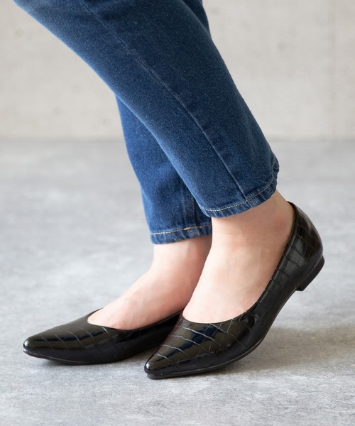 menue（メヌエ）の「【ふわっと軽い エアスイート】 走れるパンプス フラットヒール パンプス - 新色追加 -（パンプス・レディース・ブラック系その他2/ブラック系その他3/ブラウン系その他/ブラック/レオパード/ラベンダー/ブラック系その他/ボルドー/パイソン/ベージュ系その他/グレイッシュベージュ/その他/ライトグリーン/アッシュグレー/ブラック系その他5/グレー/ブルーグレー/アイボリー/ゼブラ/ベージュ系その他3/ベージュ系その他4/ホワイト系その他/ブラック系その他6/ベージュ系その他2/グレイッシュブルー/ブラック系その他4/ブラック系その他7/ベージュ系その他5/グレー系その他/ホワイト系その他2/イエロー/ホワイト系その他3/ブラウン/ブラウン系その他2/その他1/グリーン/パープル/ダークベージュ/ブラック系/ネイビー/オフホワイト/ライトグレー/ベージュ系/その他2/ライトブルー/ベージュ系その他6/ベージュ系その他7/オリーブ/ベージュ系1/ベージュ系2/ゴールド/シルバー/ブラック系2/ブラック系1/グレー系/グレー系その他2/ダークグレー/ブラック系3/ブラウン系その他3/ブラック系4/ブラック系5/シルバー系その他/ブラック系6・22.0cm/21.5cm/25.0cm/24.5cm/23.5cm/23.0cm/26.0cm/22.5cm/24.0cm/26.5cm/25.5cm/21.0cm）」の8枚目の写真