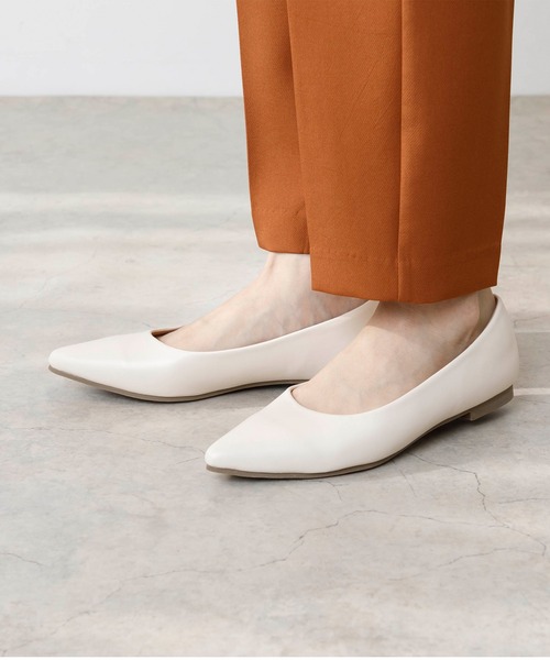 menue（メヌエ）の「【ふわっと軽い エアスイート】 走れるパンプス フラットヒール パンプス - 新色追加 -（パンプス・レディース・ブラック系その他2/ブラック系その他3/ブラウン系その他/ブラック/レオパード/ラベンダー/ブラック系その他/ボルドー/パイソン/ベージュ系その他/グレイッシュベージュ/その他/ライトグリーン/アッシュグレー/ブラック系その他5/グレー/ブルーグレー/アイボリー/ゼブラ/ベージュ系その他3/ベージュ系その他4/ホワイト系その他/ブラック系その他6/ベージュ系その他2/グレイッシュブルー/ブラック系その他4/ブラック系その他7/ベージュ系その他5/グレー系その他/ホワイト系その他2/イエロー/ホワイト系その他3/ブラウン/ブラウン系その他2/その他1/グリーン/パープル/ダークベージュ/ブラック系/ネイビー/オフホワイト/ライトグレー/ベージュ系/その他2/ライトブルー/ベージュ系その他6/ベージュ系その他7/オリーブ/ベージュ系1/ベージュ系2/ゴールド/シルバー/ブラック系2/ブラック系1/グレー系/グレー系その他2/ダークグレー/ブラック系3/ブラウン系その他3/ブラック系4/ブラック系5/シルバー系その他/ブラック系6・22.0cm/21.5cm/25.0cm/24.5cm/23.5cm/23.0cm/26.0cm/22.5cm/24.0cm/26.5cm/25.5cm/21.0cm）」の2枚目の写真