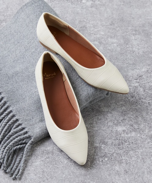 menue（メヌエ）の「【ふわっと軽い エアスイート】 走れるパンプス フラットヒール パンプス - 新色追加 -（パンプス・レディース・ブラック系その他2/ブラック系その他3/ブラウン系その他/ブラック/レオパード/ラベンダー/ブラック系その他/ボルドー/パイソン/ベージュ系その他/グレイッシュベージュ/その他/ライトグリーン/アッシュグレー/ブラック系その他5/グレー/ブルーグレー/アイボリー/ゼブラ/ベージュ系その他3/ベージュ系その他4/ホワイト系その他/ブラック系その他6/ベージュ系その他2/グレイッシュブルー/ブラック系その他4/ブラック系その他7/ベージュ系その他5/グレー系その他/ホワイト系その他2/イエロー/ホワイト系その他3/ブラウン/ブラウン系その他2/その他1/グリーン/パープル/ダークベージュ/ブラック系/ネイビー/オフホワイト/ライトグレー/ベージュ系/その他2/ライトブルー/ベージュ系その他6/ベージュ系その他7/オリーブ/ベージュ系1/ベージュ系2/ゴールド/シルバー/ブラック系2/ブラック系1/グレー系/グレー系その他2/ダークグレー/ブラック系3/ブラウン系その他3/ブラック系4/ブラック系5/シルバー系その他/ブラック系6・22.0cm/21.5cm/25.0cm/24.5cm/23.5cm/23.0cm/26.0cm/22.5cm/24.0cm/26.5cm/25.5cm/21.0cm）」の6枚目の写真