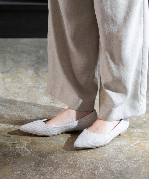 menue（メヌエ）の「【ふわっと軽い エアスイート】 走れるパンプス フラットヒール パンプス - 新色追加 -（パンプス・レディース・ブラック系その他2/ブラック系その他3/ブラウン系その他/ブラック/レオパード/ラベンダー/ブラック系その他/ボルドー/パイソン/ベージュ系その他/グレイッシュベージュ/その他/ライトグリーン/アッシュグレー/ブラック系その他5/グレー/ブルーグレー/アイボリー/ゼブラ/ベージュ系その他3/ベージュ系その他4/ホワイト系その他/ブラック系その他6/ベージュ系その他2/グレイッシュブルー/ブラック系その他4/ブラック系その他7/ベージュ系その他5/グレー系その他/ホワイト系その他2/イエロー/ホワイト系その他3/ブラウン/ブラウン系その他2/その他1/グリーン/パープル/ダークベージュ/ブラック系/ネイビー/オフホワイト/ライトグレー/ベージュ系/その他2/ライトブルー/ベージュ系その他6/ベージュ系その他7/オリーブ/ベージュ系1/ベージュ系2/ゴールド/シルバー/ブラック系2/ブラック系1/グレー系/グレー系その他2/ダークグレー/ブラック系3/ブラウン系その他3/ブラック系4/ブラック系5/シルバー系その他/ブラック系6・22.0cm/21.5cm/25.0cm/24.5cm/23.5cm/23.0cm/26.0cm/22.5cm/24.0cm/26.5cm/25.5cm/21.0cm）」の3枚目の写真