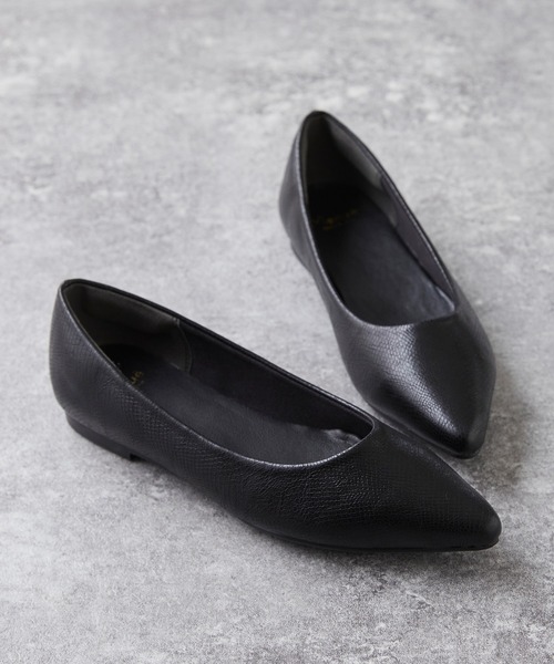 menue（メヌエ）の「【ふわっと軽い エアスイート】 走れるパンプス フラットヒール パンプス - 新色追加 -（パンプス・レディース・ブラック系その他2/ブラック系その他3/ブラウン系その他/ブラック/レオパード/ラベンダー/ブラック系その他/ボルドー/パイソン/ベージュ系その他/グレイッシュベージュ/その他/ライトグリーン/アッシュグレー/ブラック系その他5/グレー/ブルーグレー/アイボリー/ゼブラ/ベージュ系その他3/ベージュ系その他4/ホワイト系その他/ブラック系その他6/ベージュ系その他2/グレイッシュブルー/ブラック系その他4/ブラック系その他7/ベージュ系その他5/グレー系その他/ホワイト系その他2/イエロー/ホワイト系その他3/ブラウン/ブラウン系その他2/その他1/グリーン/パープル/ダークベージュ/ブラック系/ネイビー/オフホワイト/ライトグレー/ベージュ系/その他2/ライトブルー/ベージュ系その他6/ベージュ系その他7/オリーブ/ベージュ系1/ベージュ系2/ゴールド/シルバー/ブラック系2/ブラック系1/グレー系/グレー系その他2/ダークグレー/ブラック系3/ブラウン系その他3/ブラック系4/ブラック系5/シルバー系その他/ブラック系6・22.0cm/21.5cm/25.0cm/24.5cm/23.5cm/23.0cm/26.0cm/22.5cm/24.0cm/26.5cm/25.5cm/21.0cm）」の14枚目の写真