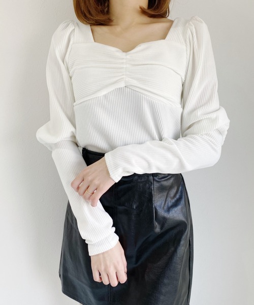 Loueme（ルエム）の「ハートネックパフスリーブトップス（Tシャツ/カットソー・レディース・ホワイト/ブラック/ベージュ・FREE）」の4枚目の写真
