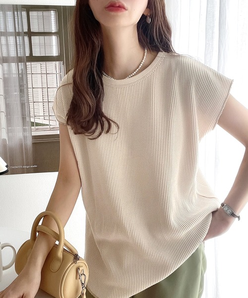 classicalelf(クラシカルエルフ)の「しっかり肉厚ワッフル。バックヘンリーフレンチTシャツ(Tシャツ/カットソー・レディース・ベージュ/ブラック/ホワイト/モカ・MEDIUM/LARGE/X-LARGE/SMALL)」の19枚目の写真