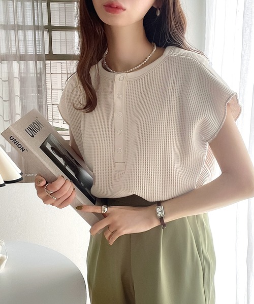 classicalelf(クラシカルエルフ)の「しっかり肉厚ワッフル。バックヘンリーフレンチTシャツ(Tシャツ/カットソー・レディース・ベージュ/ブラック/ホワイト/モカ・MEDIUM/LARGE/X-LARGE/SMALL)」の21枚目の写真
