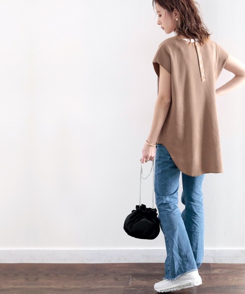 classicalelf(クラシカルエルフ)の「しっかり肉厚ワッフル。バックヘンリーフレンチTシャツ(Tシャツ/カットソー・レディース・ベージュ/ブラック/ホワイト/モカ・MEDIUM/LARGE/X-LARGE/SMALL)」の11枚目の写真