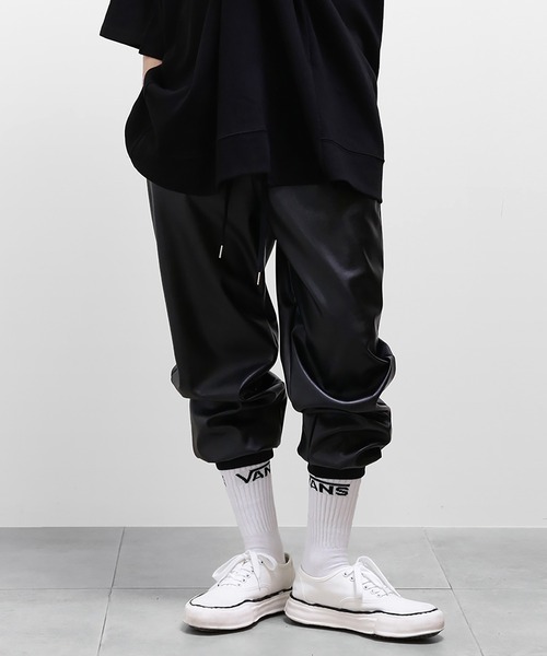 minsobi（ミンソビ）の「フェイクレザービッグシルエットパンツ