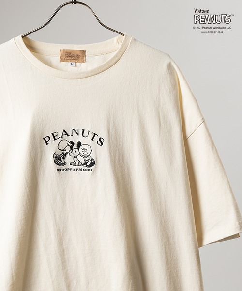 PEANUTS(ピーナッツ)の「【PEANUTS/ピーナッツ】SNOOPYスヌーピー/オーバーサイズクルーネックプリントTシャツ(Tシャツ/カットソー・メンズ・ホワイト/ブラウン/ライム/ブルー/マスタード/ホワイト系その他/ブラウン系その他/ブルー系その他/イエロー系その他/カラフル/ホワイト系その他2/ブルー系その他2・M/L)」の4枚目の写真