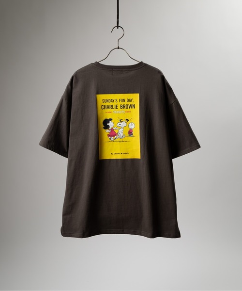 PEANUTS(ピーナッツ)の「【PEANUTS/ピーナッツ】SNOOPYスヌーピー/オーバーサイズクルーネックプリントTシャツ(Tシャツ/カットソー・メンズ・ホワイト/ブラウン/ライム/ブルー/マスタード/ホワイト系その他/ブラウン系その他/ブルー系その他/イエロー系その他/カラフル/ホワイト系その他2/ブルー系その他2・M/L)」の22枚目の写真