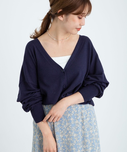 earth music&ecology(アースミュージックアンドエコロジー)の「【WEB限定】Vネックニットカーディガン *(カーディガン/ボレロ・レディース・ブラック/ネイビー/ブラウン/レッド/オフホワイト/サックスブルー/ピンク/ターコイズブルー/ブルー/グリーン/ミント/マスタード/ラベンダー/ピンクベージュ/オレンジ系その他/その他8/ロイヤルブルー/ライトベージュ/チェリーレッド/ライトグレー系1/ライトグレー系2・SMALL/MEDIUM)」の10枚目の写真