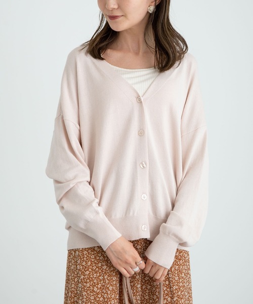 earth music&ecology(アースミュージックアンドエコロジー)の「【WEB限定】Vネックニットカーディガン *(カーディガン/ボレロ・レディース・ブラック/ネイビー/ブラウン/レッド/オフホワイト/サックスブルー/ピンク/ターコイズブルー/ブルー/グリーン/ミント/マスタード/ラベンダー/ピンクベージュ/オレンジ系その他/その他8/ロイヤルブルー/ライトベージュ/チェリーレッド/ライトグレー系1/ライトグレー系2・SMALL/MEDIUM)」の18枚目の写真