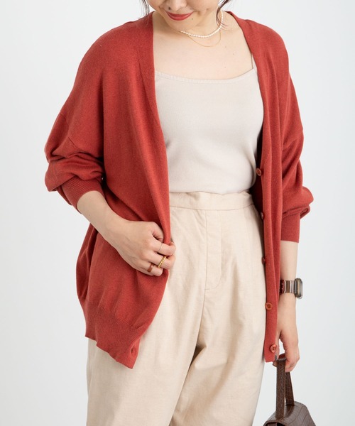 earth music&ecology(アースミュージックアンドエコロジー)の「【WEB限定】Vネックニットカーディガン *(カーディガン/ボレロ・レディース・ブラック/ネイビー/ブラウン/レッド/オフホワイト/サックスブルー/ピンク/ターコイズブルー/ブルー/グリーン/ミント/マスタード/ラベンダー/ピンクベージュ/オレンジ系その他/その他8/ロイヤルブルー/ライトベージュ/チェリーレッド/ライトグレー系1/ライトグレー系2・SMALL/MEDIUM)」の20枚目の写真