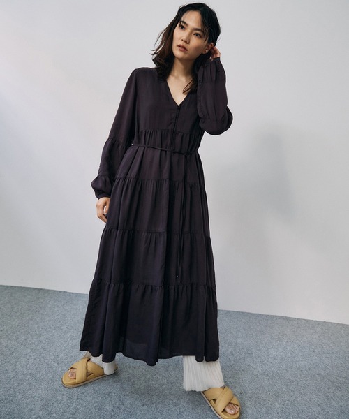 STUNNING LURE（スタニングルアー）の「Vネックティアードロングワンピース（ワンピース・レディース・チャコールグレー/ブラック/ライトグリーン・1/2/0）」の11枚目の写真