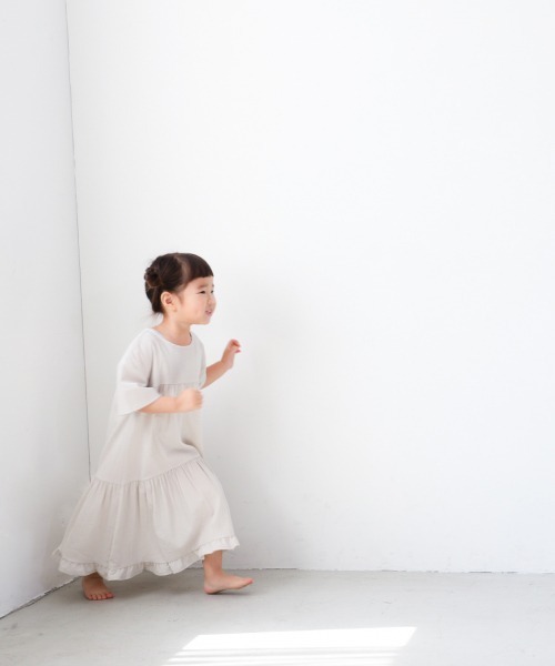 LOWRYS FARM（ローリーズファーム）の「ティアードワンピースＳＳ　939976（ワンピース・キッズ・アイボリー/ブラック/ブラウン・120cm/110cm/130cm）」の4枚目の写真