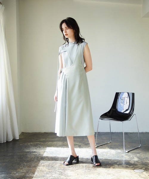 UNITED TOKYO（ユナイテッドトウキョウ）の「アシメクロス リネンライク レイヤードワンピース（ワンピース・レディース・ミント/ブラック/ベージュ・1/2）」の7枚目の写真