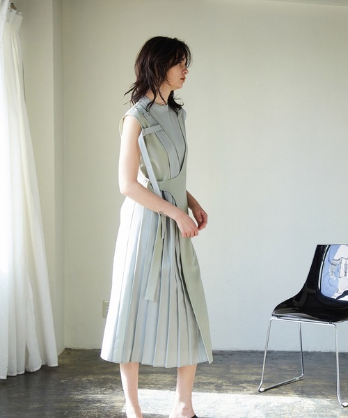 UNITED TOKYO（ユナイテッドトウキョウ）の「アシメクロス リネンライク レイヤードワンピース（ワンピース・レディース・ミント/ブラック/ベージュ・1/2）」の12枚目の写真