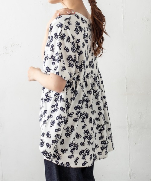 PUAL CE CIN（ピュアルセシン）の「抜染後ろギャザーショートスリーブプルオーバー（Tシャツ/カットソー・レディース・ホワイト/ベージュ/グレー/スミクロ・FREE）」の8枚目の写真