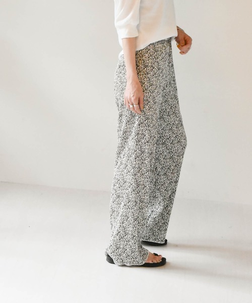 muure（ミュール）の「ニュアンス柄パンツ（その他パンツ・レディース・ホワイト/ブラック・FREE）」の2枚目の写真